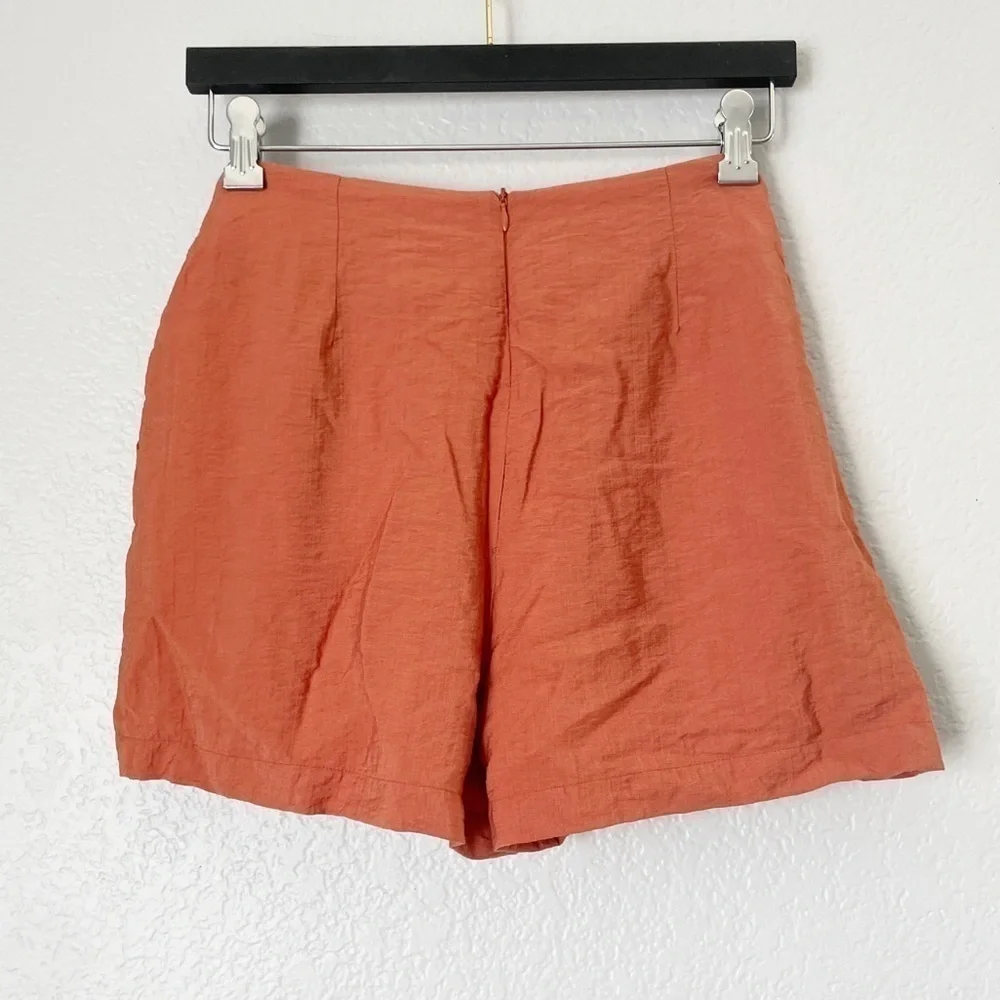 All IN FAVOR Front Tie Pleated Shorts Medium